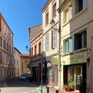 A 150 Pas Du Capitole! , Toulouse France